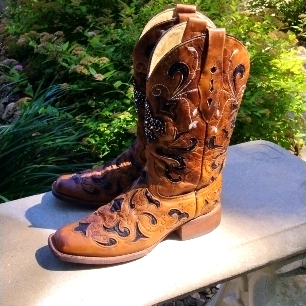 CORRAL A2840 - WOMEN'S INLAY EMBROIDERY AND STUDS BROWN SQUARE TOE BOOT size 9